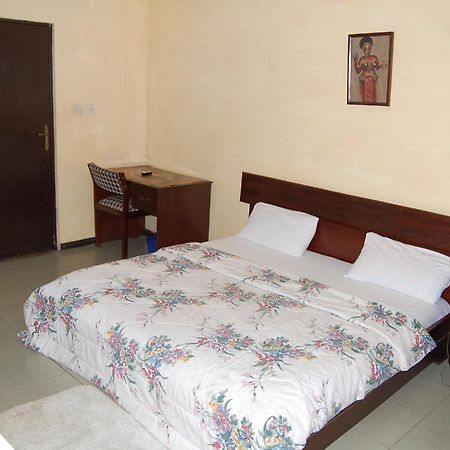 Global Summer Hotel Accra Ngoại thất bức ảnh